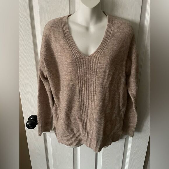 Lottie Women’s Tan V Neck Sweater Size S / M - Picture 1 of 7